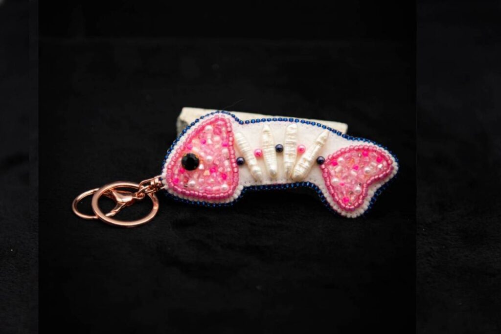 魚の骨モチーフ 淡水パール ビーズ刺繍キーホルダー