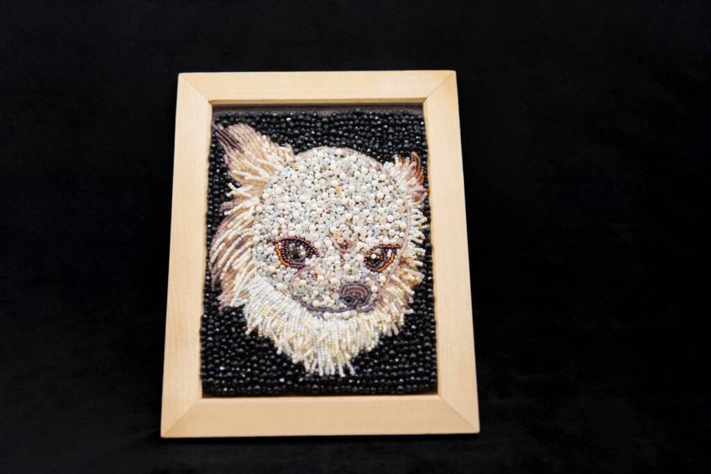 白い犬のシャドウジュエルポートレート｜ビーズ刺繍アート